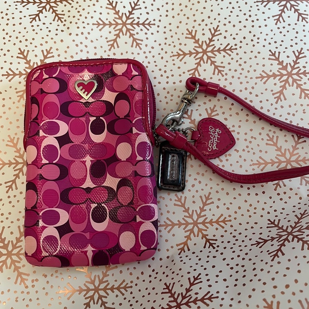 Coach is back! Grab this gorgeous piece before it’s gone!